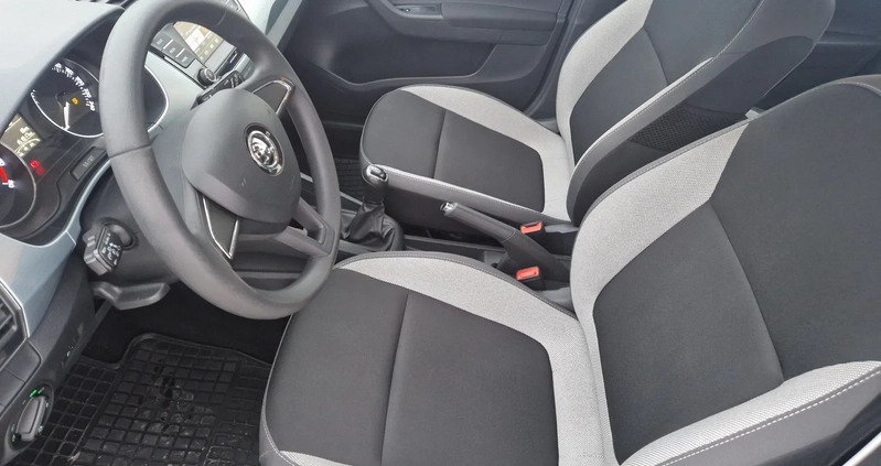 Skoda Fabia cena 33900 przebieg: 150000, rok produkcji 2018 z Bydgoszcz małe 154